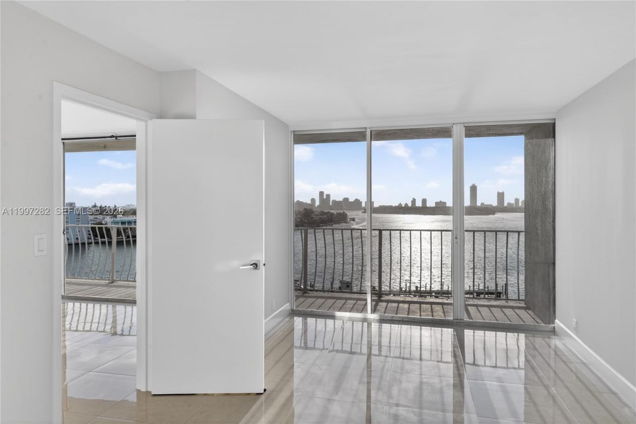 7601 E Treasure Dr, Unit 1119, North Bay Village, FL 33141 Photo