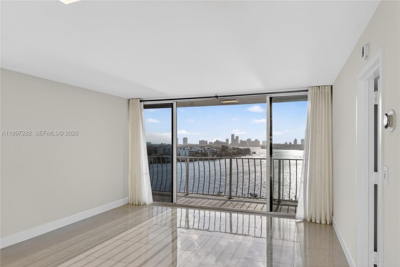 7601 E Treasure Dr, Unit 1119, North Bay Village, FL 33141 Photo