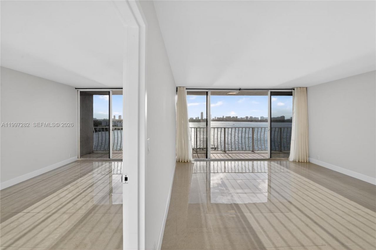 7601 E Treasure Dr, Unit 1119, North Bay Village, FL 33141 Photo