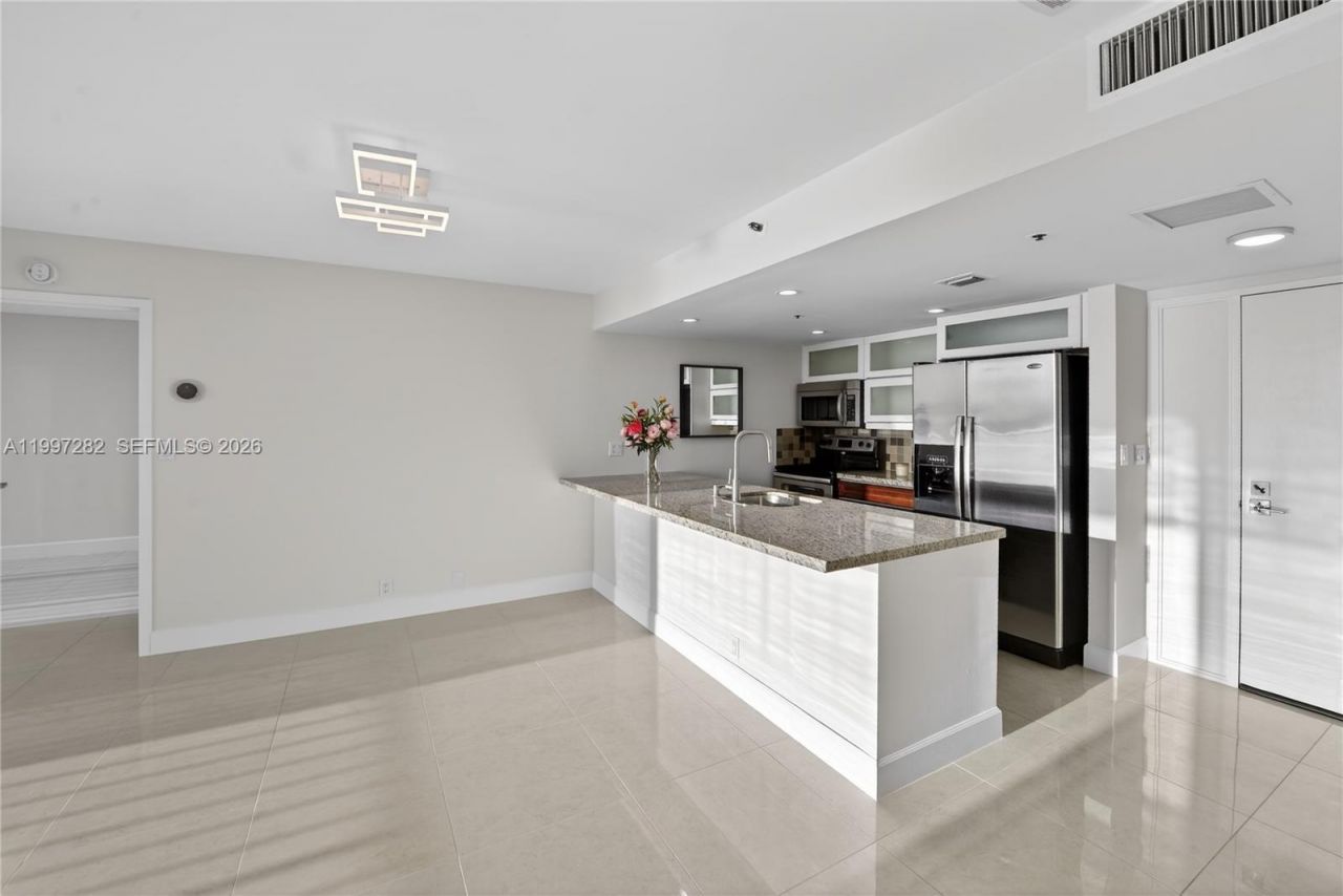 7601 E Treasure Dr, Unit 1119, North Bay Village, FL 33141 Photo