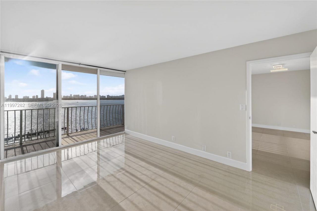 7601 E Treasure Dr, Unit 1119, North Bay Village, FL 33141 Photo