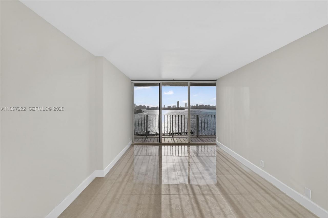 7601 E Treasure Dr, Unit 1119, North Bay Village, FL 33141 Photo