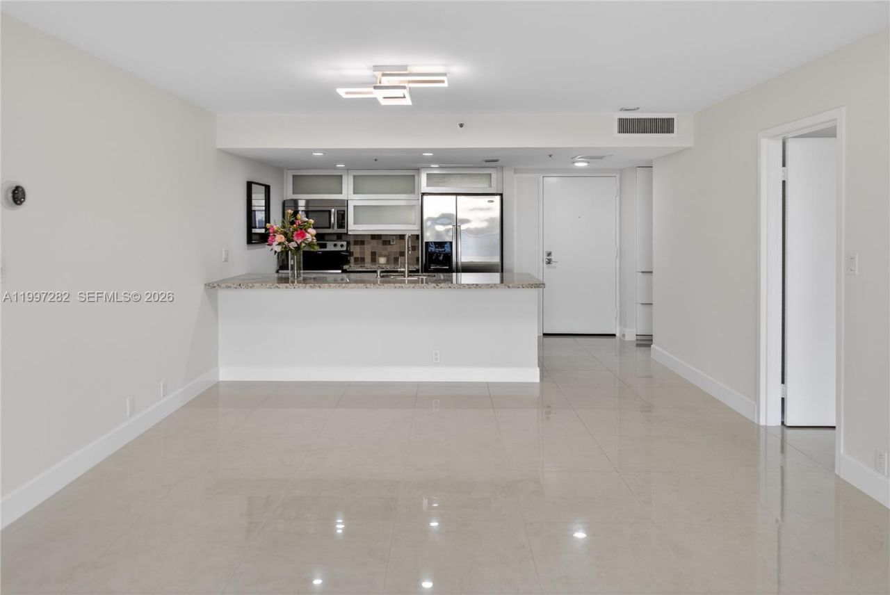 7601 E Treasure Dr, Unit 1119, North Bay Village, FL 33141 Photo