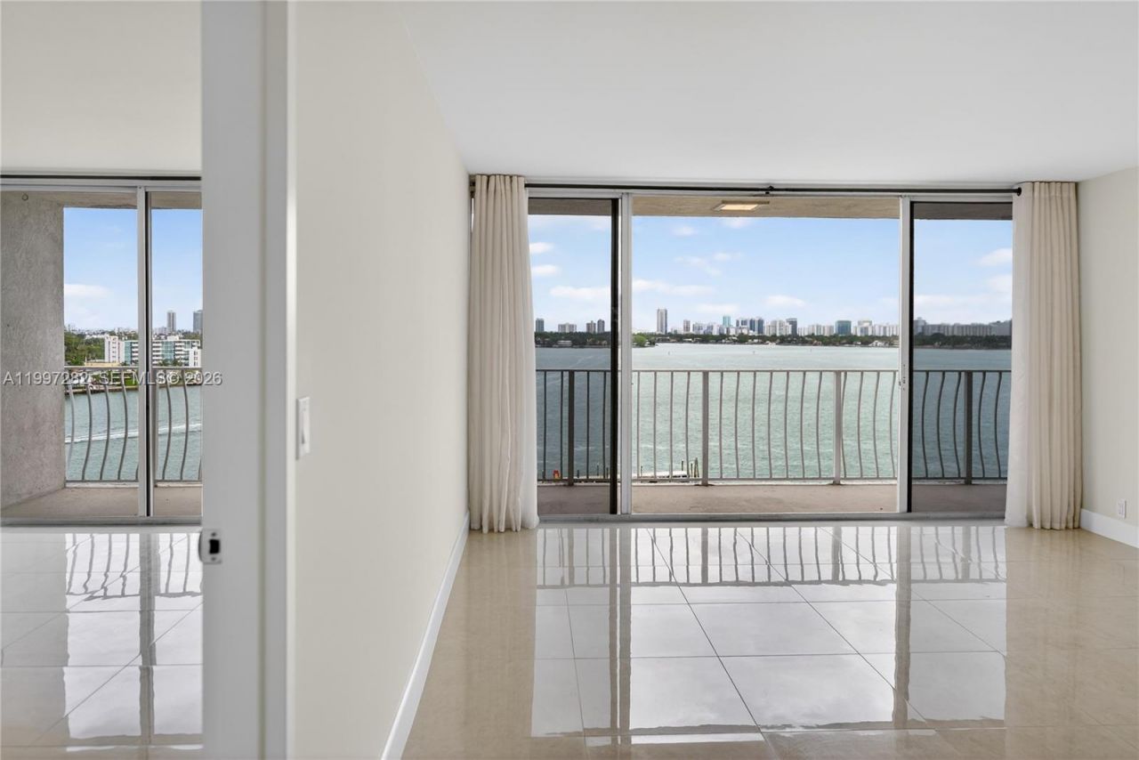 7601 E Treasure Dr, Unit 1119, North Bay Village, FL 33141 Photo