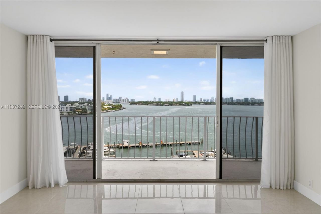 7601 E Treasure Dr, Unit 1119, North Bay Village, FL 33141 Photo