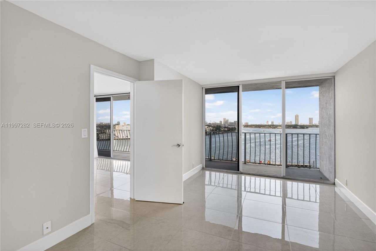 7601 E Treasure Dr, Unit 1119, North Bay Village, FL 33141 Photo