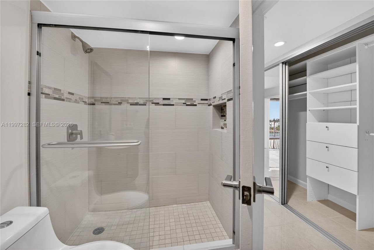 7601 E Treasure Dr, Unit 1119, North Bay Village, FL 33141 Photo