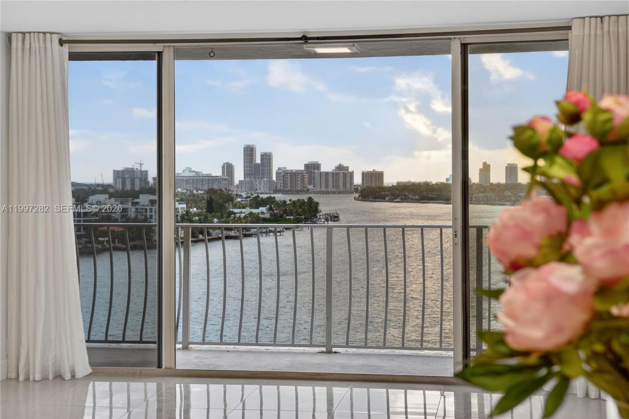 7601 E Treasure Dr, Unit 1119, North Bay Village, FL 33141 Photo