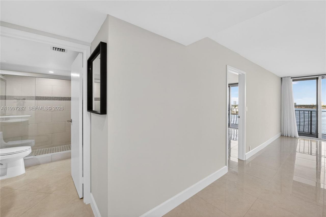 7601 E Treasure Dr, Unit 1119, North Bay Village, FL 33141 Photo