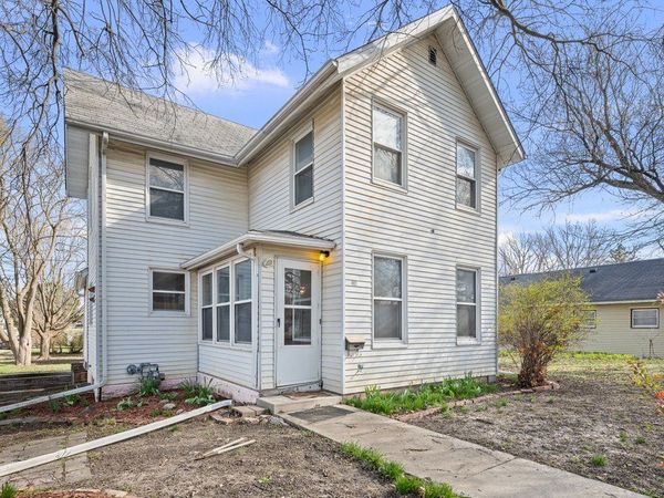 402 E Pleasant Street, Davenport, IA 52803