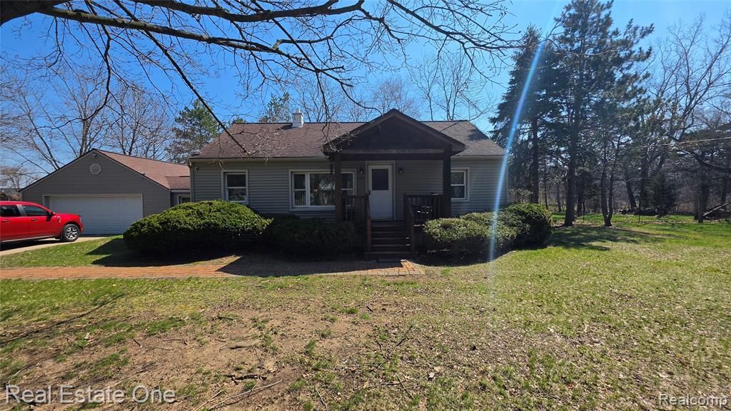1288 Shoman Street, Waterford Township, MI 48327 Main Photo
