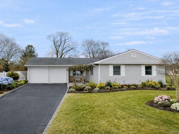 18 Strathmore Village Drive , South Setauket, NY 11720