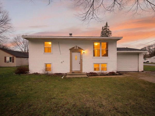 604 Rockingham Avenue S, Alma, MI 48801