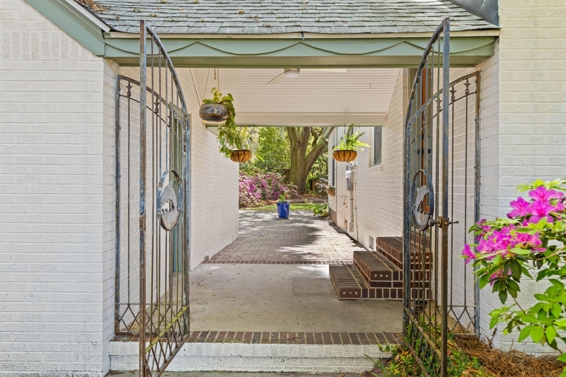 2169 Westrivers Road Photo 4