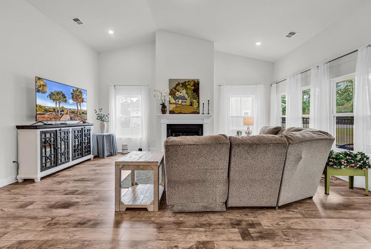 1207 Ficus Dr. Photo 10