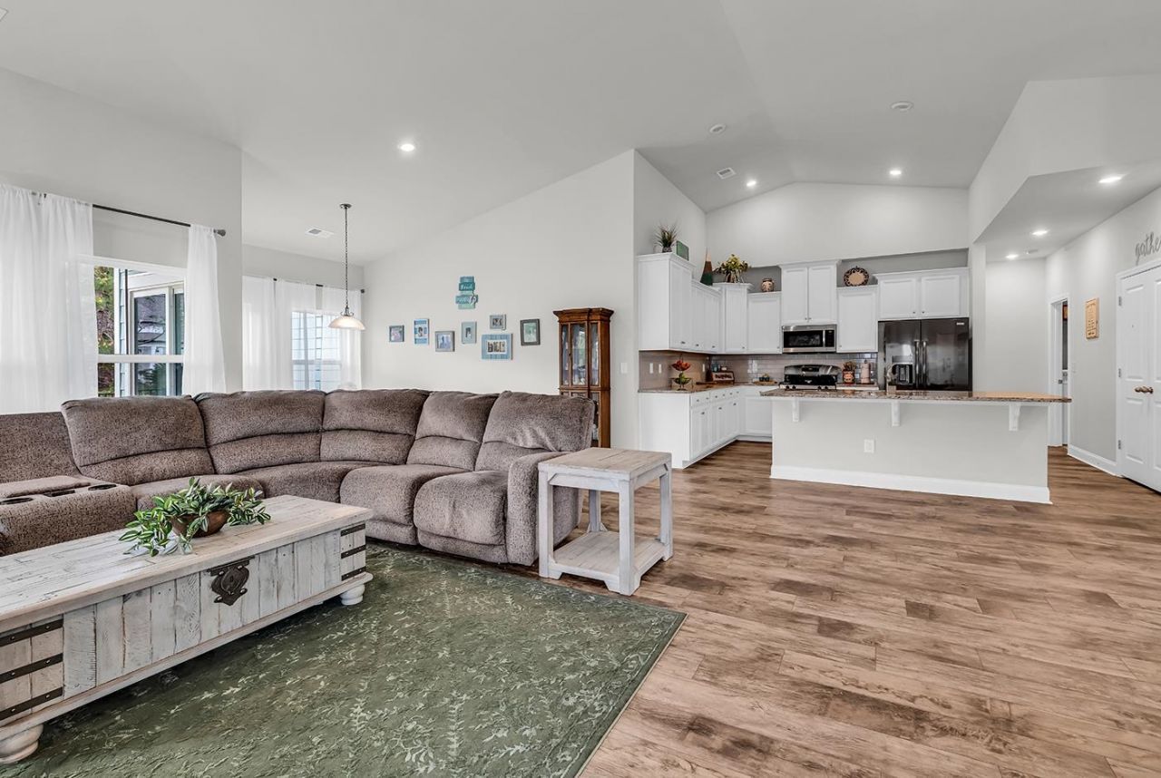 1207 Ficus Dr. Photo 8