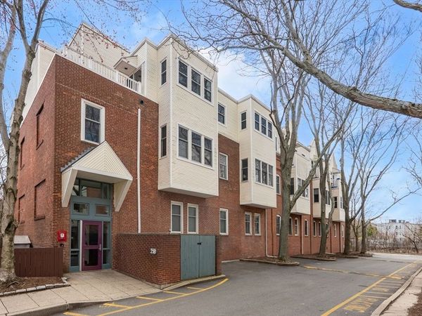 218 Thorndike, Unit 203B, Cambridge, MA 02141