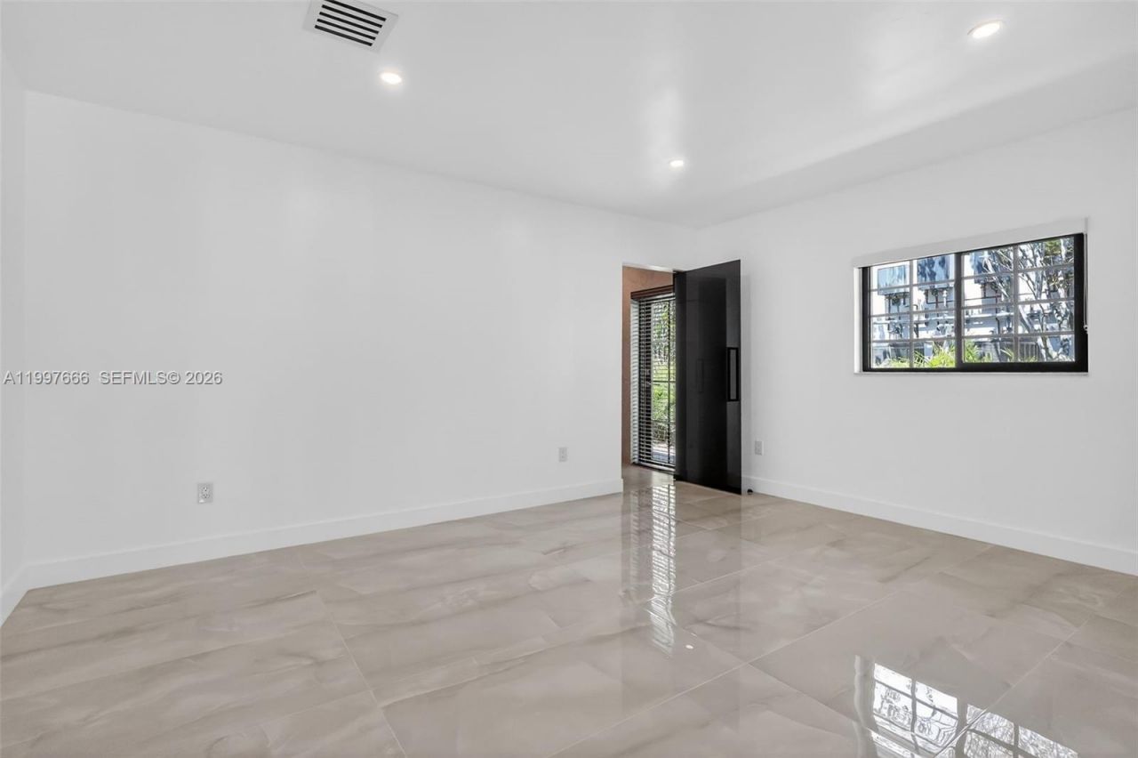 607 Layne Blvd , Hallandale Beach, FL 33009 Photo