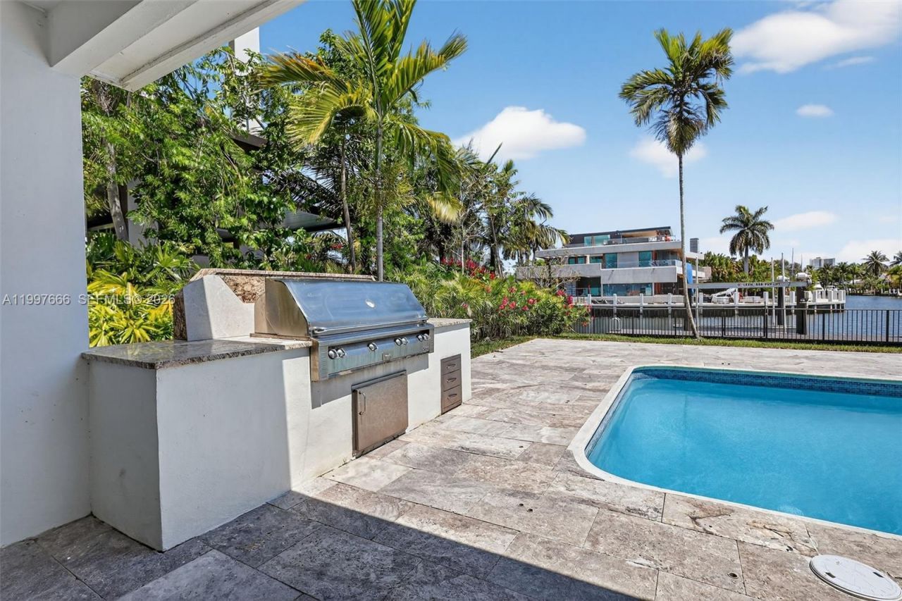 607 Layne Blvd , Hallandale Beach, FL 33009 Photo