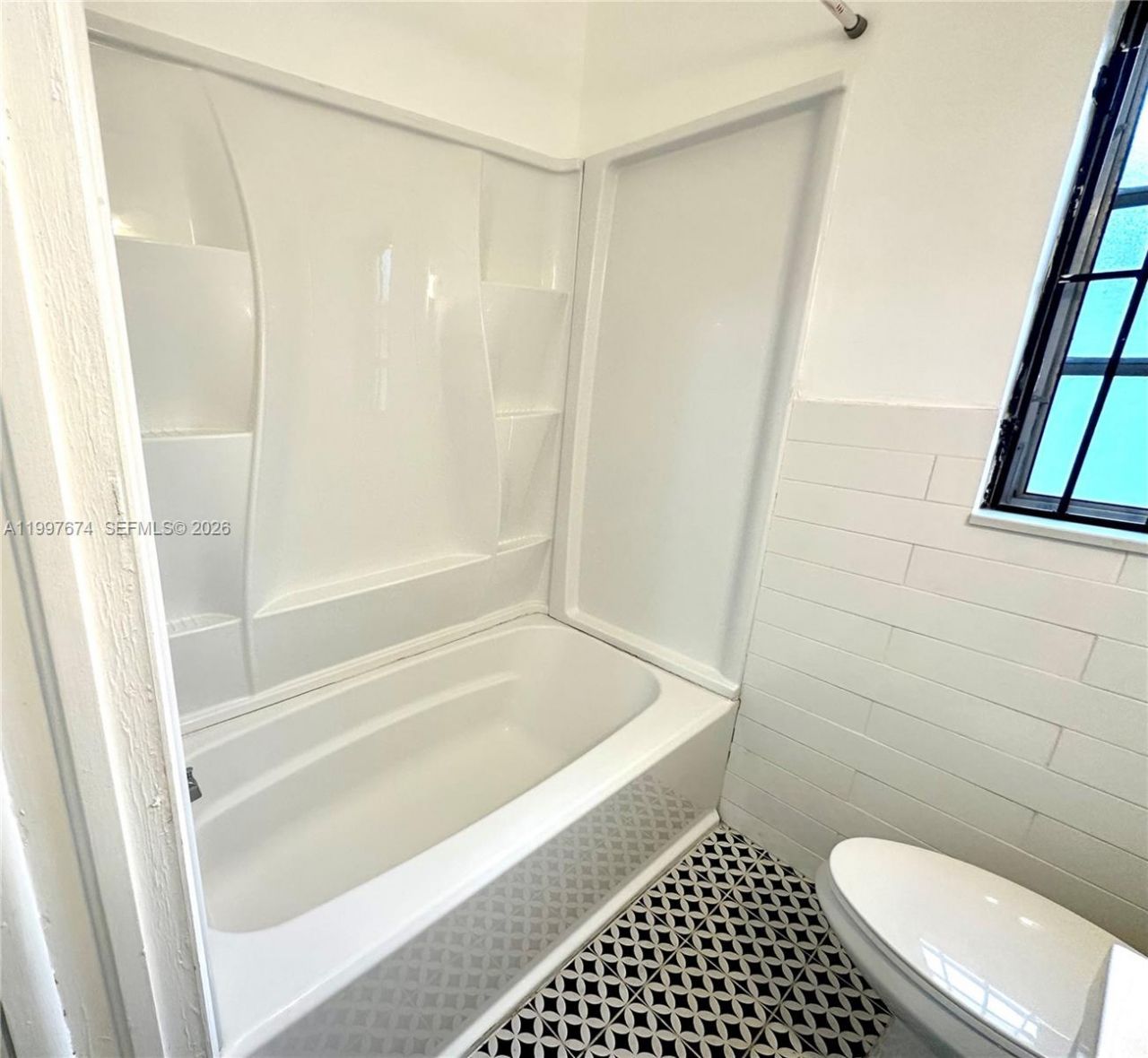 1941 NE 157th Ter , North Miami Beach, FL 33162 Photo