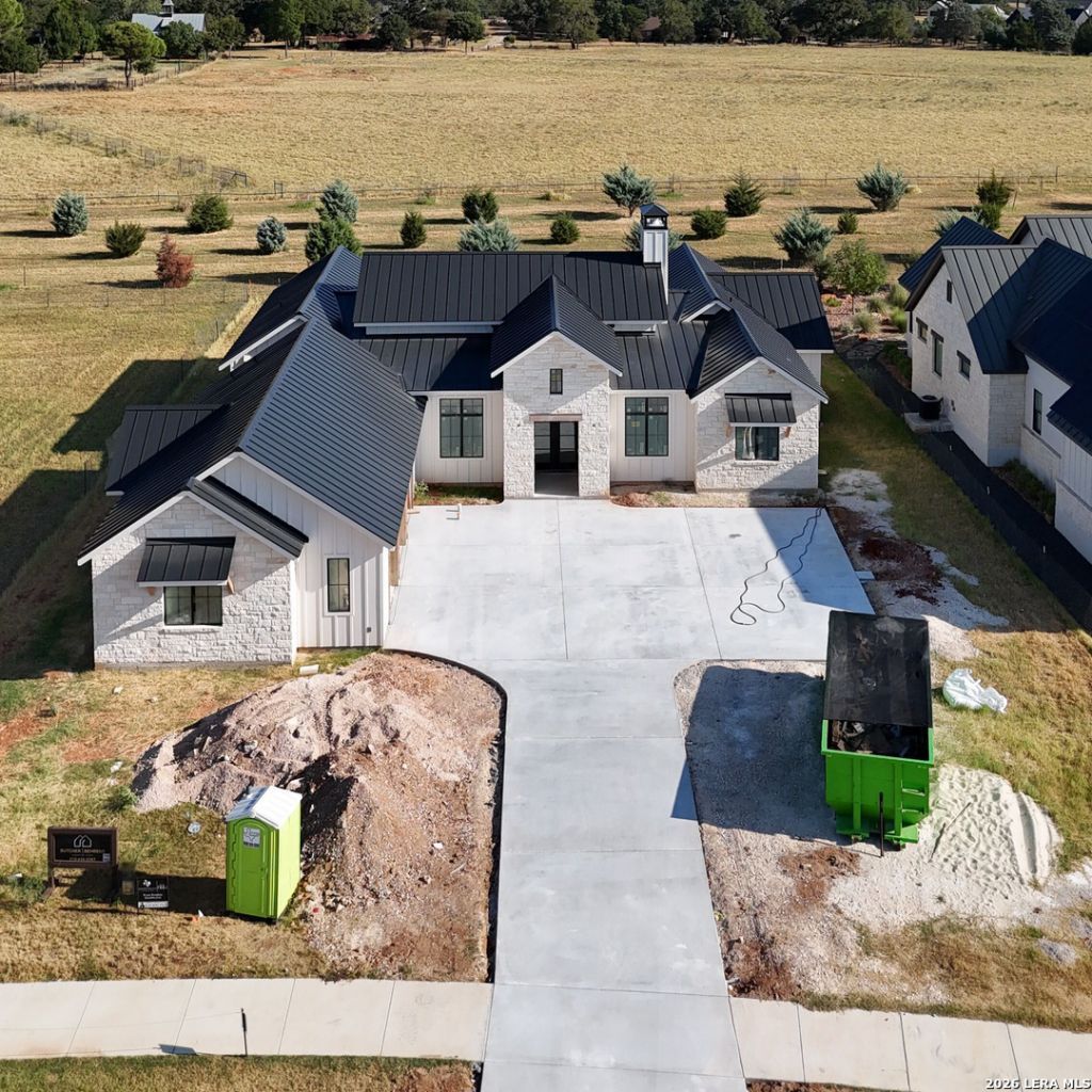 208 Interlaken St, Fredericksburg, TX 78624 Main Photo