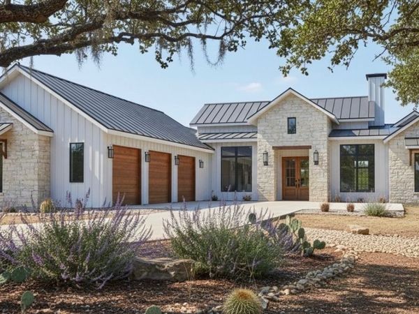 208 Interlaken St, Fredericksburg, TX 78624