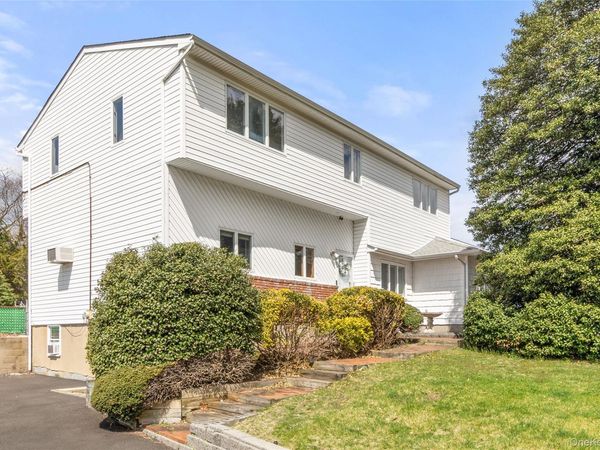 69 Amsterdam Road , Smithtown, NY 11787