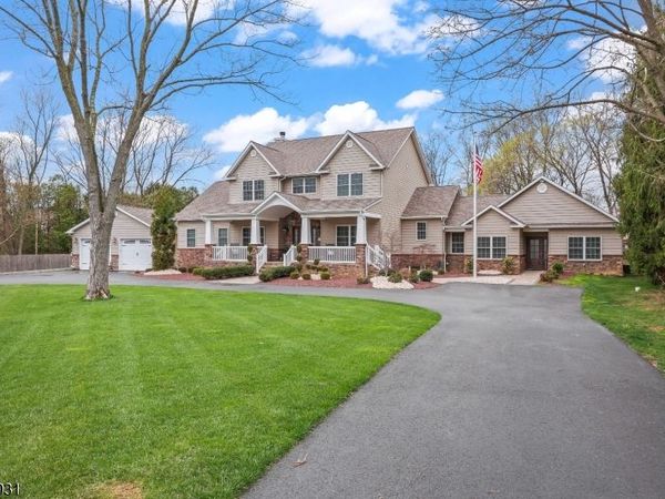 13 Fox Run, Monroe, NJ 08831