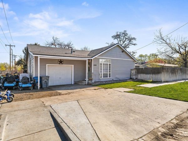 1504 N 2nd St, Nampa, ID 83687