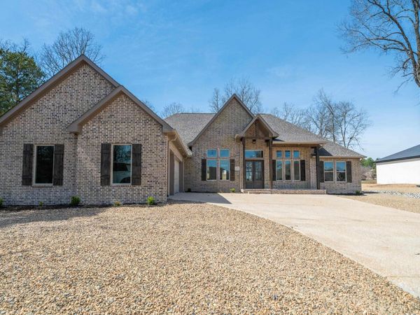 7 LINARES Lane, Hot Springs Village, AR 71909