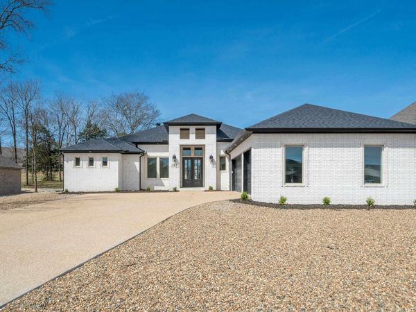 9 LINARES Lane, Hot Springs Village, AR 71909