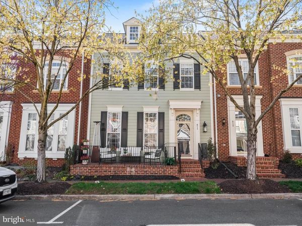 811 MONUMENT AVENUE, WOODBRIDGE, VA 22191