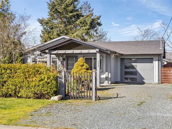 749 Phillips St , Parksville, BC V9P 1A7