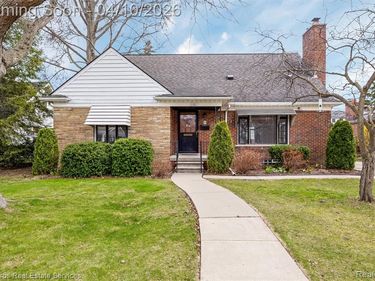 1101 Torrey Road, Grosse Pointe Woods, MI 48236