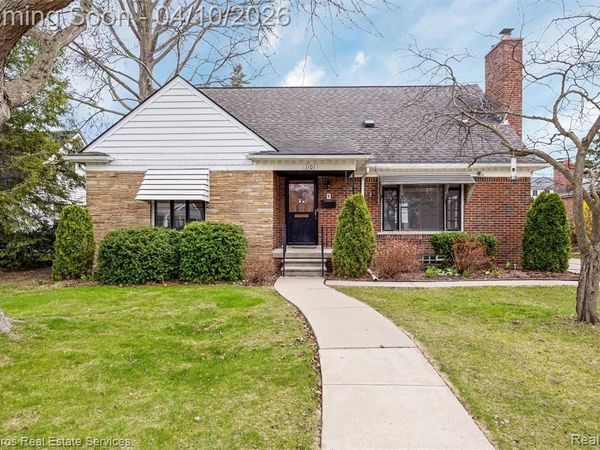 1101 Torrey Road, Grosse Pointe Woods, MI 48236