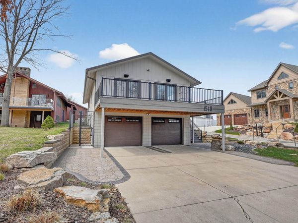 1518 River Bluff Drive, Cedar Falls, IA 50613