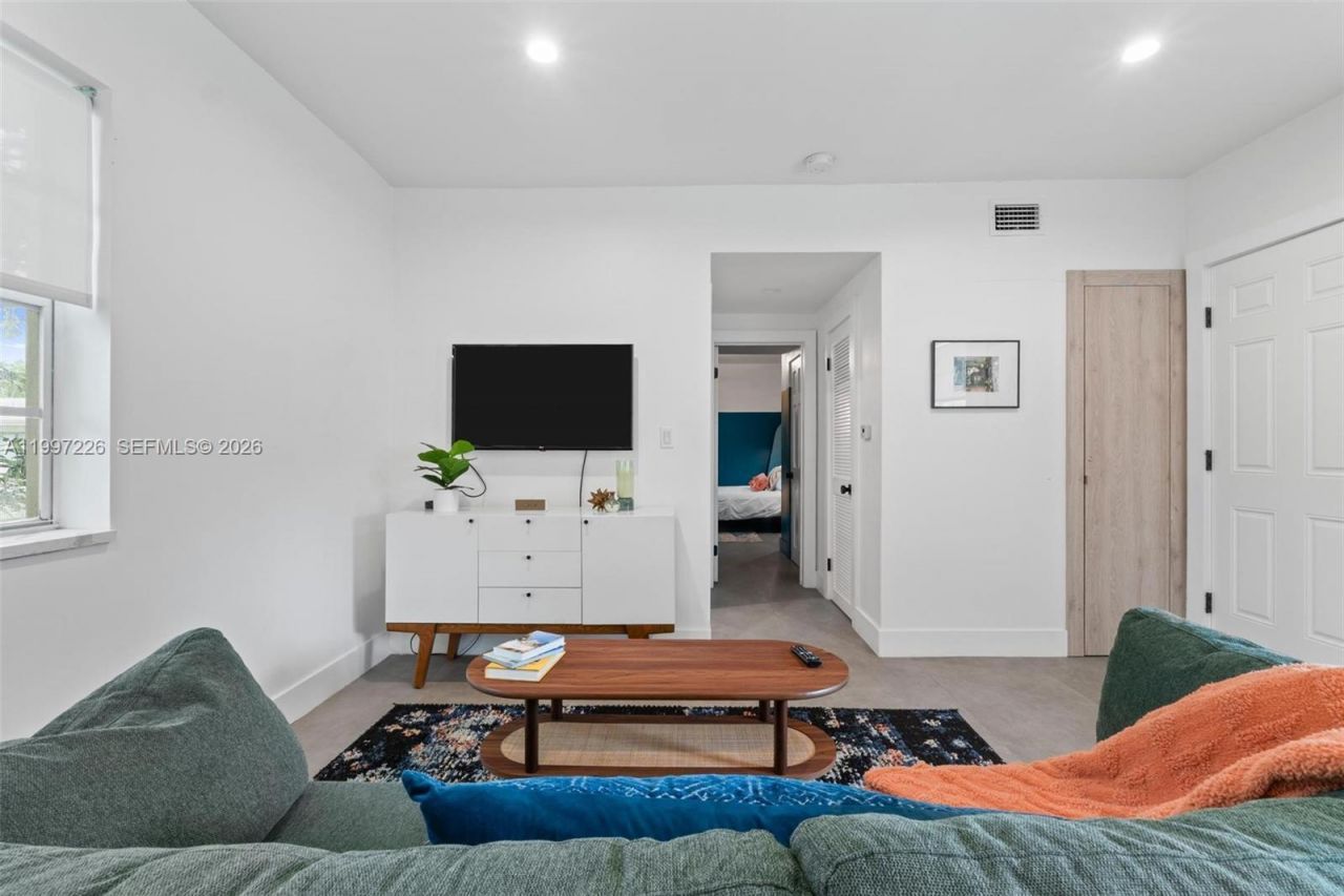 541 NE 62nd St, Unit 13, Miami, FL 33138 Photo