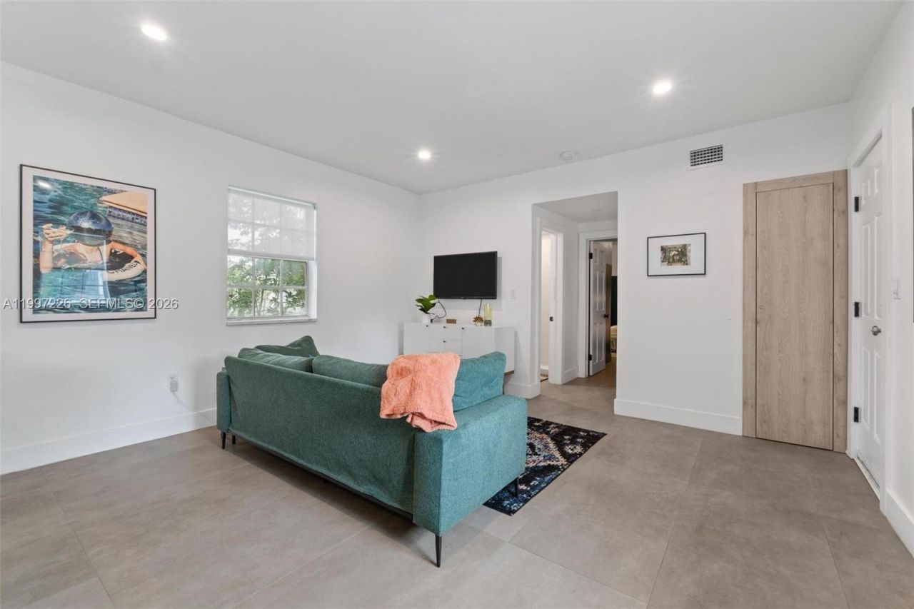 541 NE 62nd St, Unit 13, Miami, FL 33138 Photo