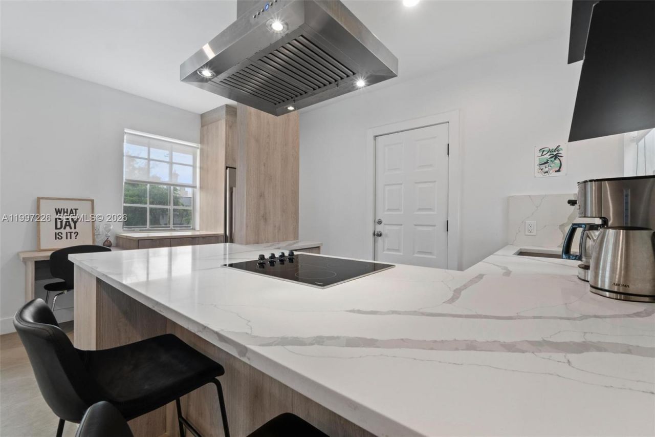 541 NE 62nd St, Unit 13, Miami, FL 33138 Photo