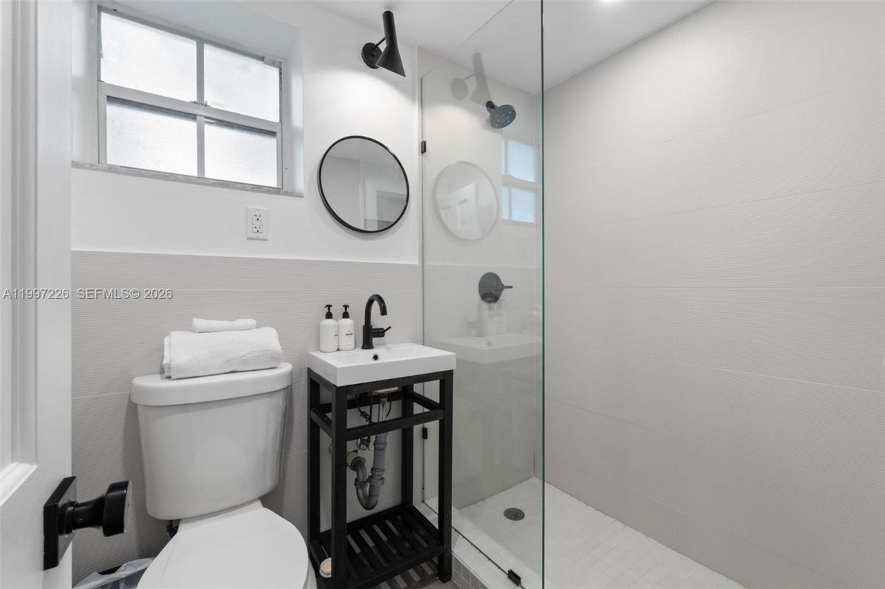 541 NE 62nd St, Unit 13, Miami, FL 33138 Photo