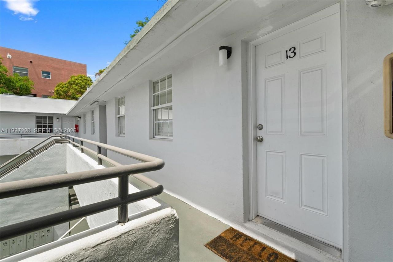 541 NE 62nd St, Unit 13, Miami, FL 33138 Photo