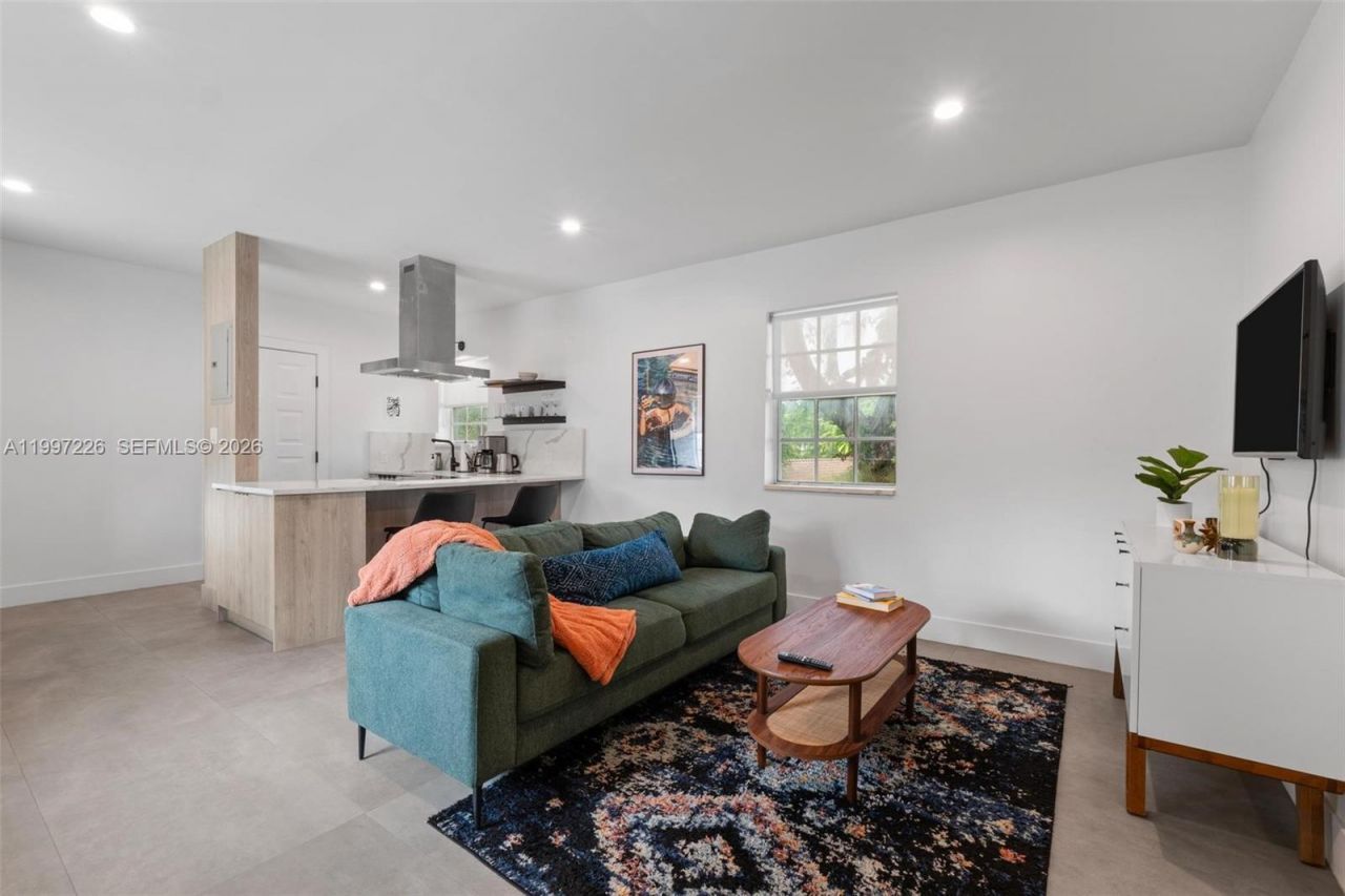 541 NE 62nd St, Unit 13, Miami, FL 33138 Photo