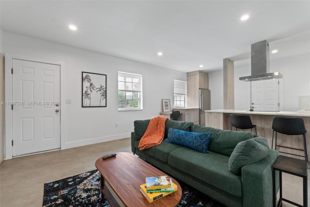 541 NE 62nd St, Unit 13, Miami, FL 33138 Photo