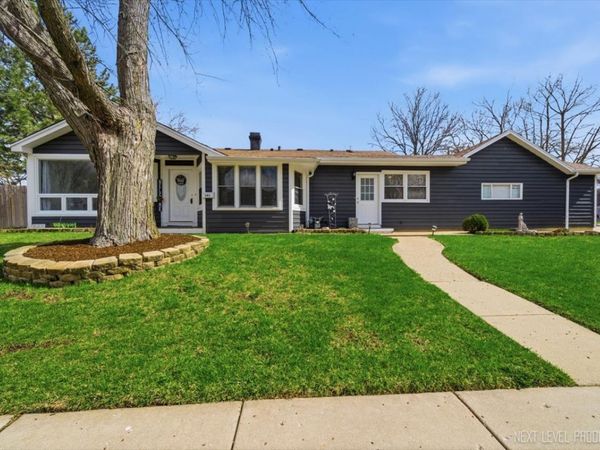 101 Hickory Drive , Carpentersville, IL 60110