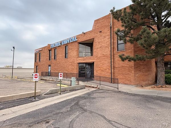 18 Club Manor Dr, Pueblo, CO 81008