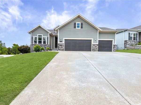 25250 W 141ST Terrace, Olathe, KS 66061