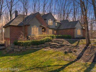 9155 Kelly Lake Drive , Springfield Twp, MI 48348