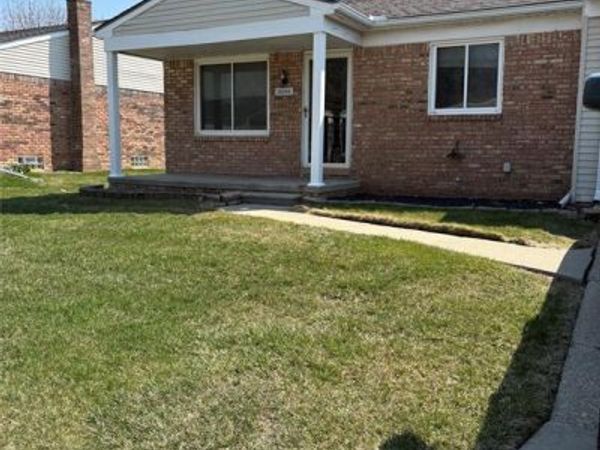 16444 E Terrace Ct, Roseville, MI 48066