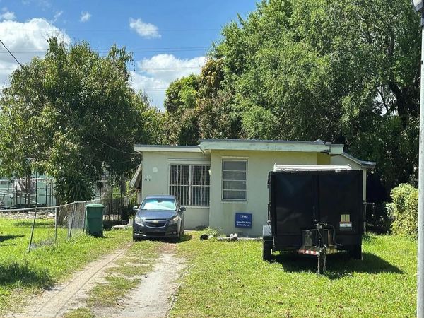 9416 NW 4th Avenue , Miami, FL 33150