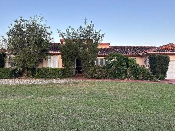 18601 SW 128th Avenue , Miami, FL 33177